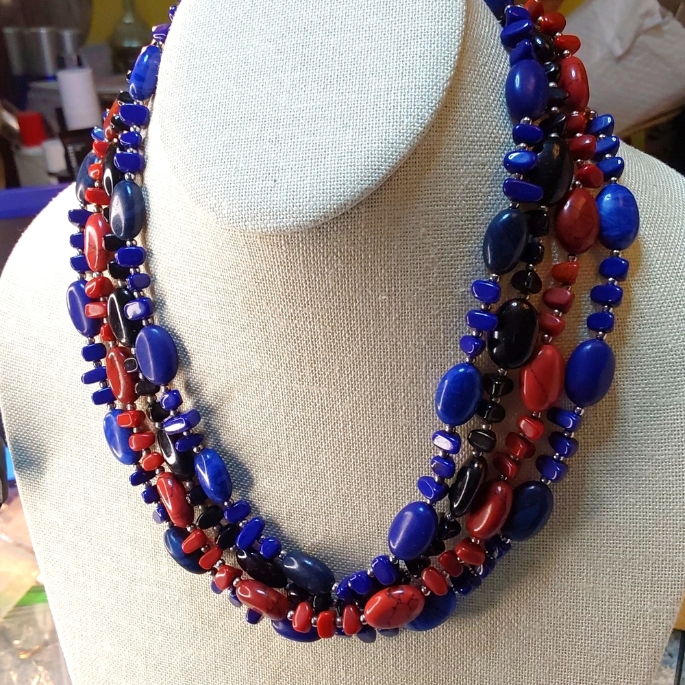 Necklaces. CHAPS. 3 COLRS 4 CHAINS 16-18 in